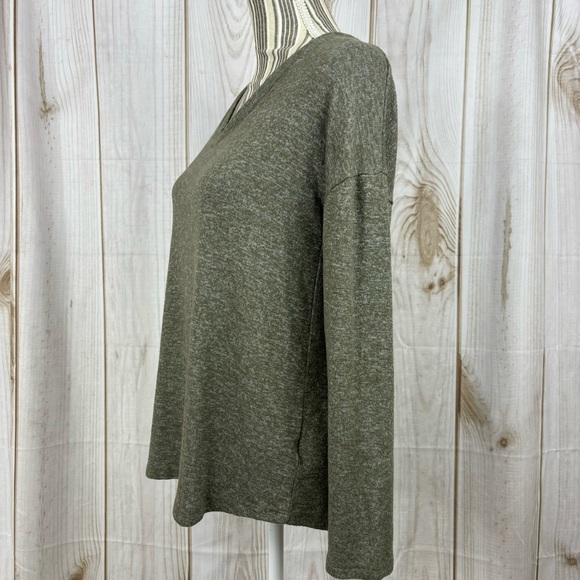 A New Day Sweater Lightweight Long Sleeve V-Neck Drop Shoulder Gray Size Small - Picture 2 of 13